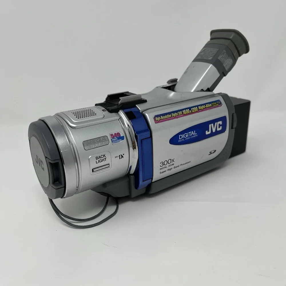 JVC GR-DV800U MiniDV Camcorder 300x Digital Video Camera – Powers On, LCD Not Wo